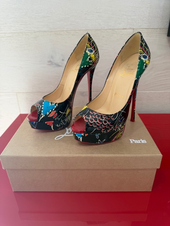 Christian Louboutin Pigalle Follies Pumps/ grafitiprint 150